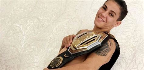 UFC champ Jessica Andrade posts nude photo wearing nothing。